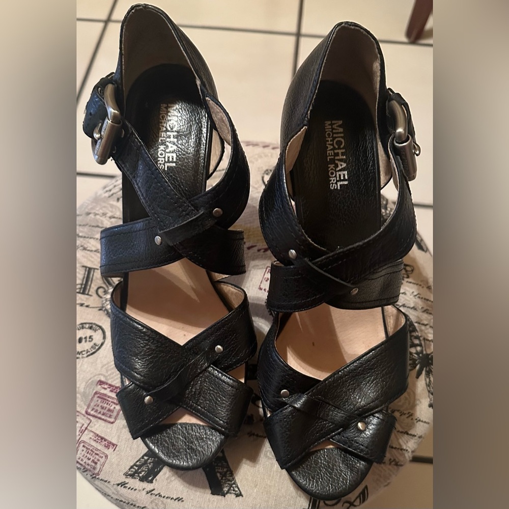 Michael kors leather studded Criss Cross heels black Size 10M.